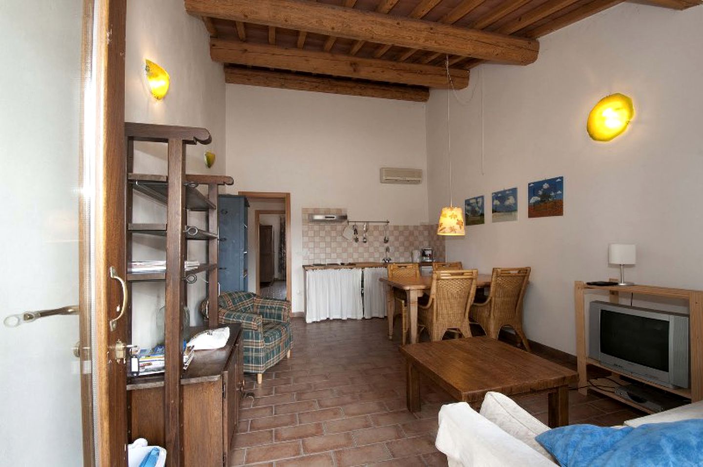 Rustic Vacation Rental with an Outdoor Pool near Ancona, Italy