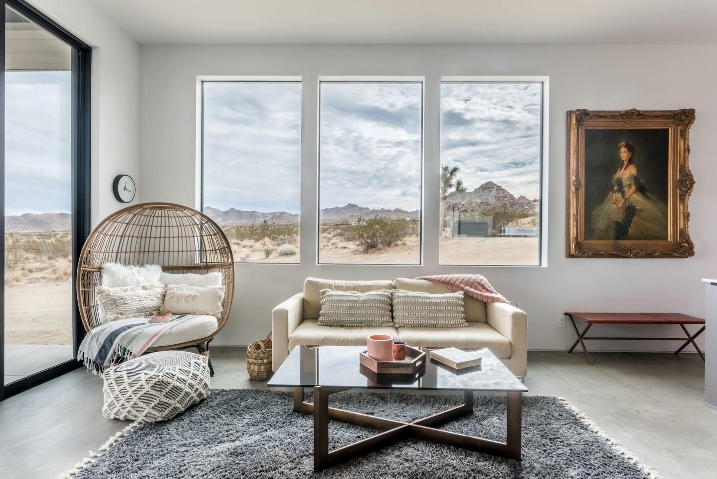 Spectacular Vacation Retal with Hot-tub and Stunning views of the desert in Joshua Tree, California