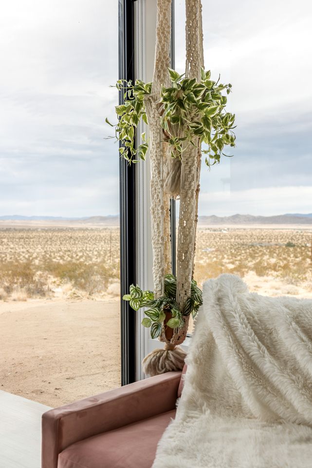 Spectacular Vacation Retal with Hot-tub and Stunning views of the desert in Joshua Tree, California