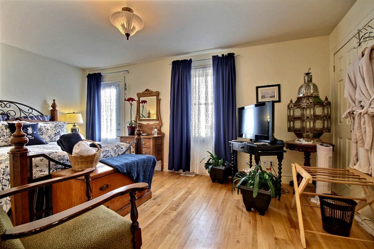 Nature Lodges (Winchester, Ontario, Canada)