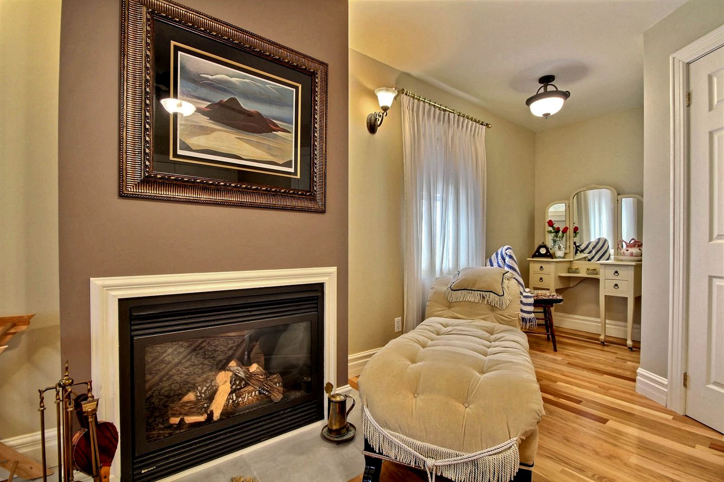 Romantic Getaway with a Relaxing Soaking Tub in Winchester, Ontario