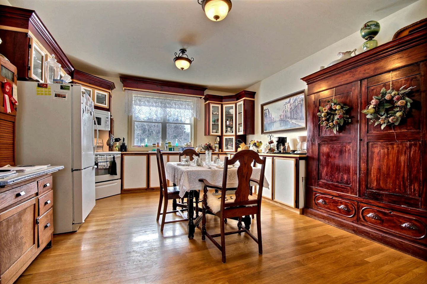 Romantic Getaway with a Relaxing Soaking Tub in Winchester, Ontario