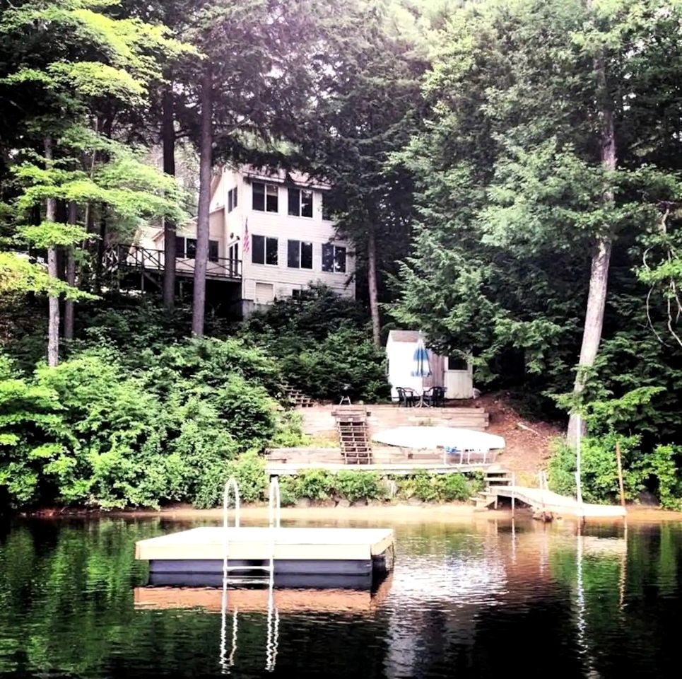 Fantastic Cottage with Stunning Views and Lake Access in Holderness, New Hampshire