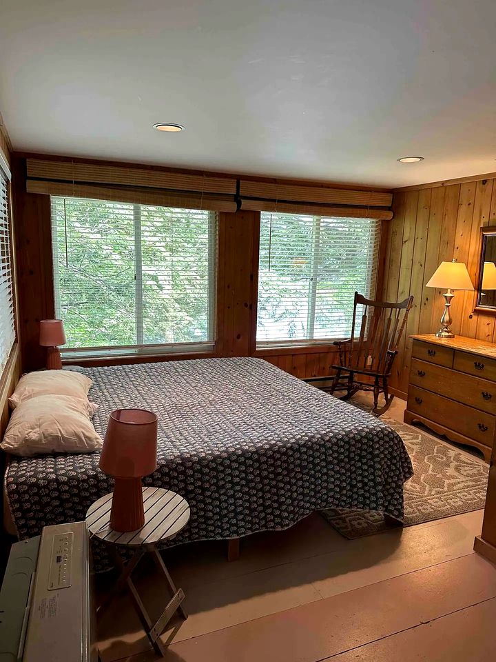Fantastic Cottage with Stunning Views and Lake Access in Holderness, New Hampshire