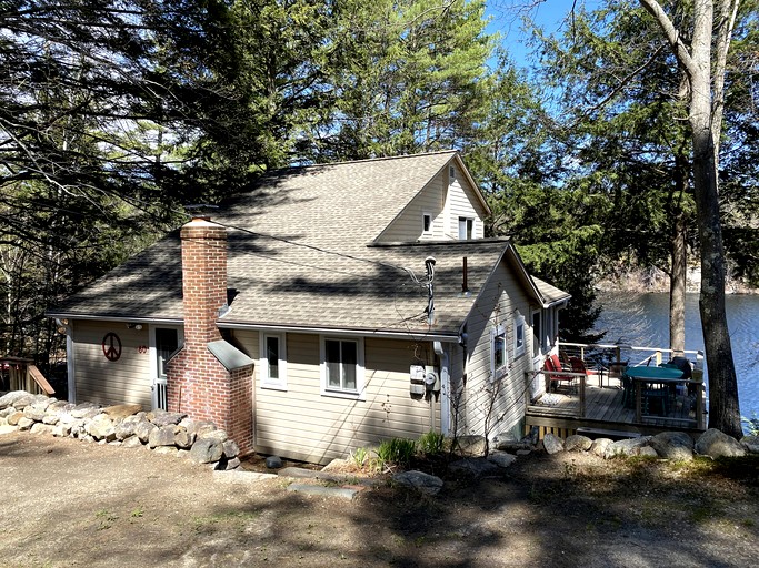 Fantastic Cottage with Stunning Views and Lake Access in Holderness, New Hampshire