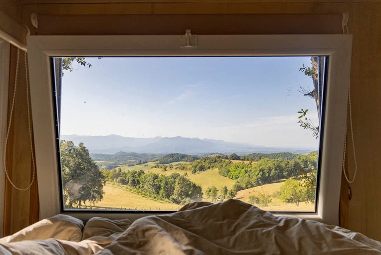 Vacation Rentals (France, Bessins, Auvergne-Rhône-Alpes)