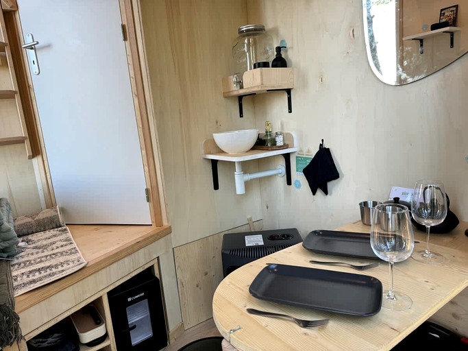 Vacation Rentals (France, Bessins, Auvergne-Rhône-Alpes)