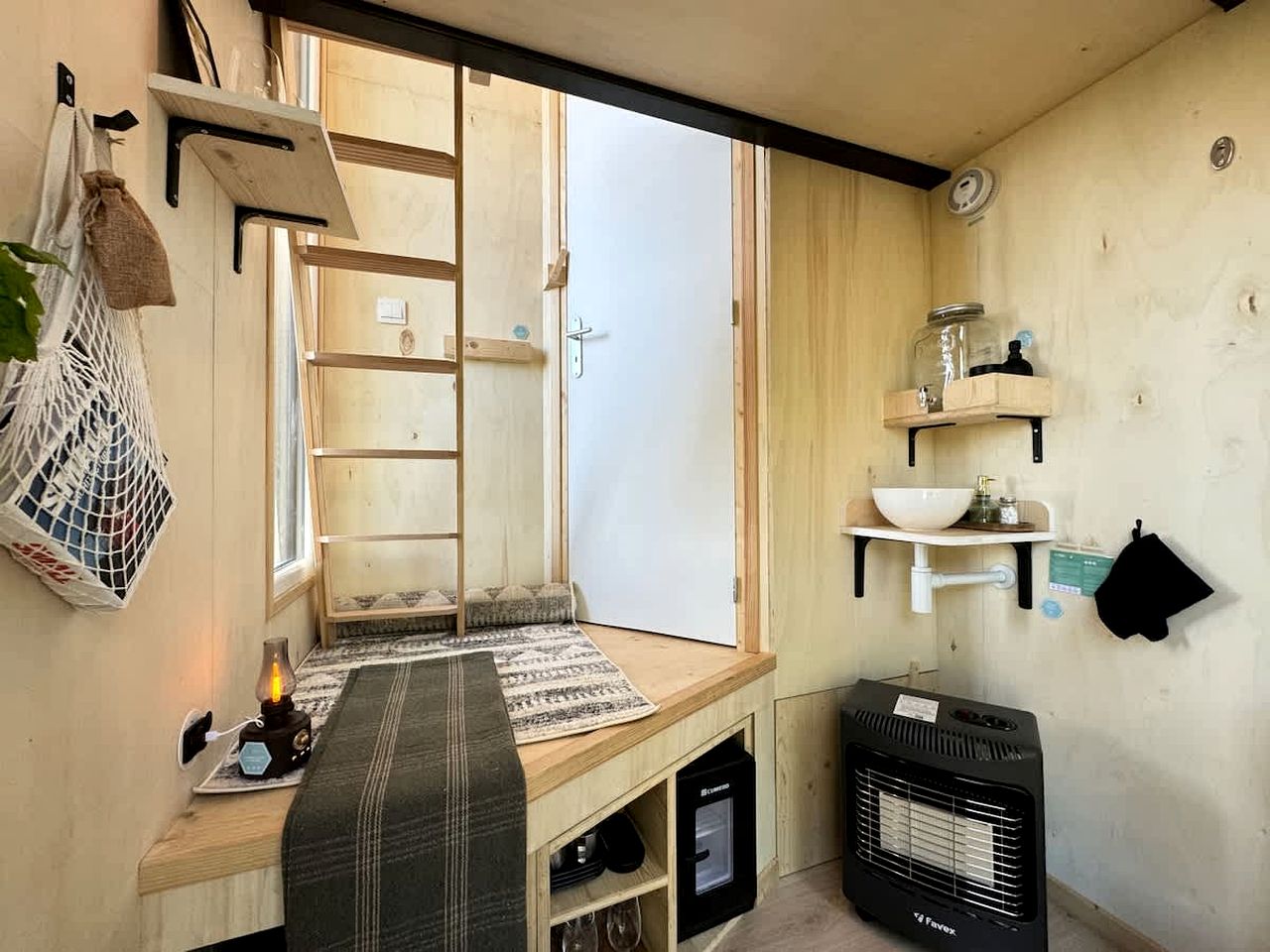 Eco-Friendly Tiny Home with Panoramic Mountain Views near Chambaran, Isère