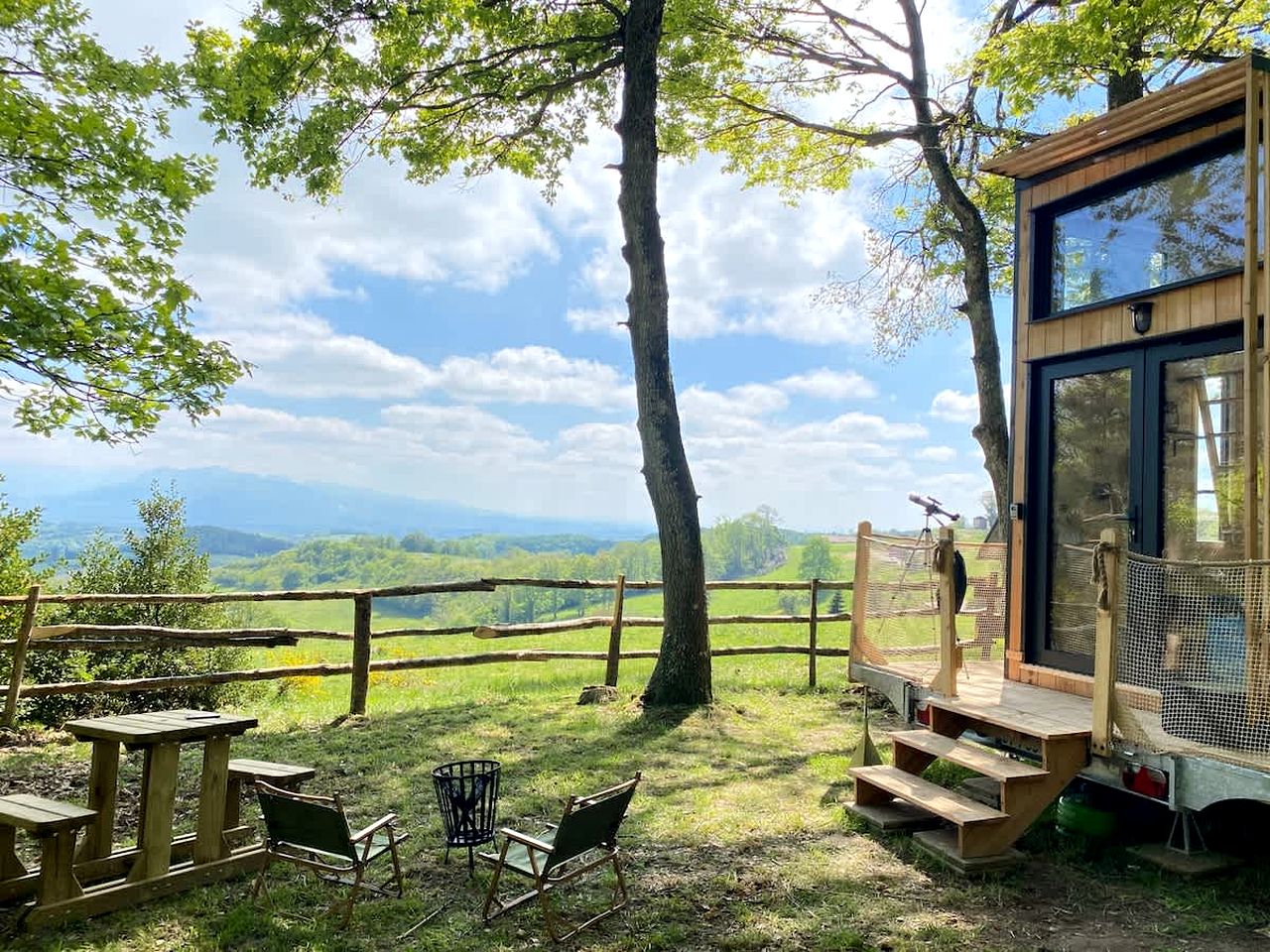 Eco-Friendly Tiny Home with Panoramic Mountain Views near Chambaran, Isère