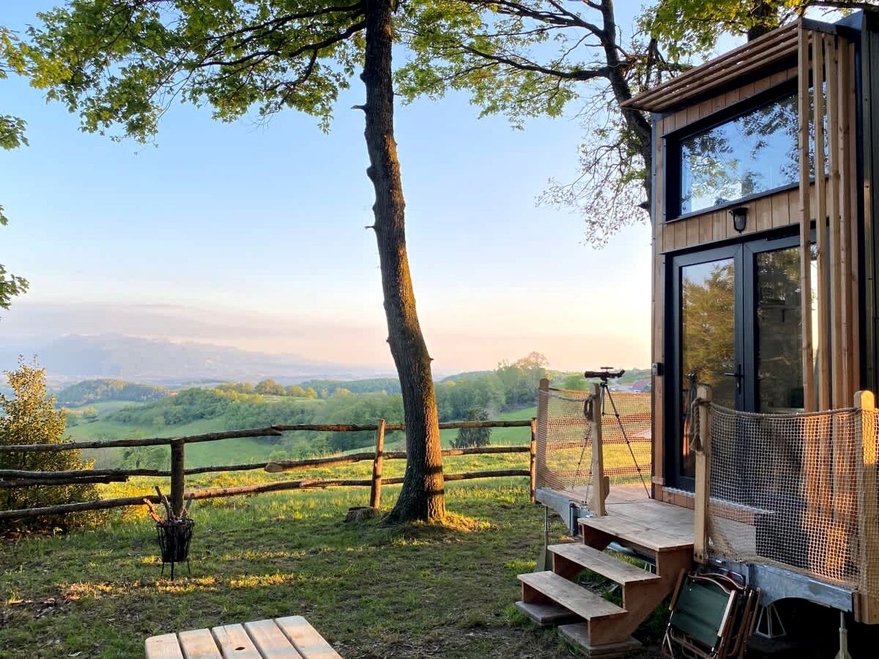 Eco-Friendly Tiny Home with Panoramic Mountain Views near Chambaran, Isère