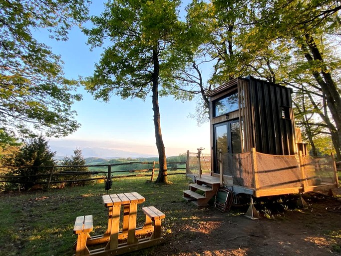 Eco-Friendly Tiny Home with Panoramic Mountain Views near Chambaran, Isère