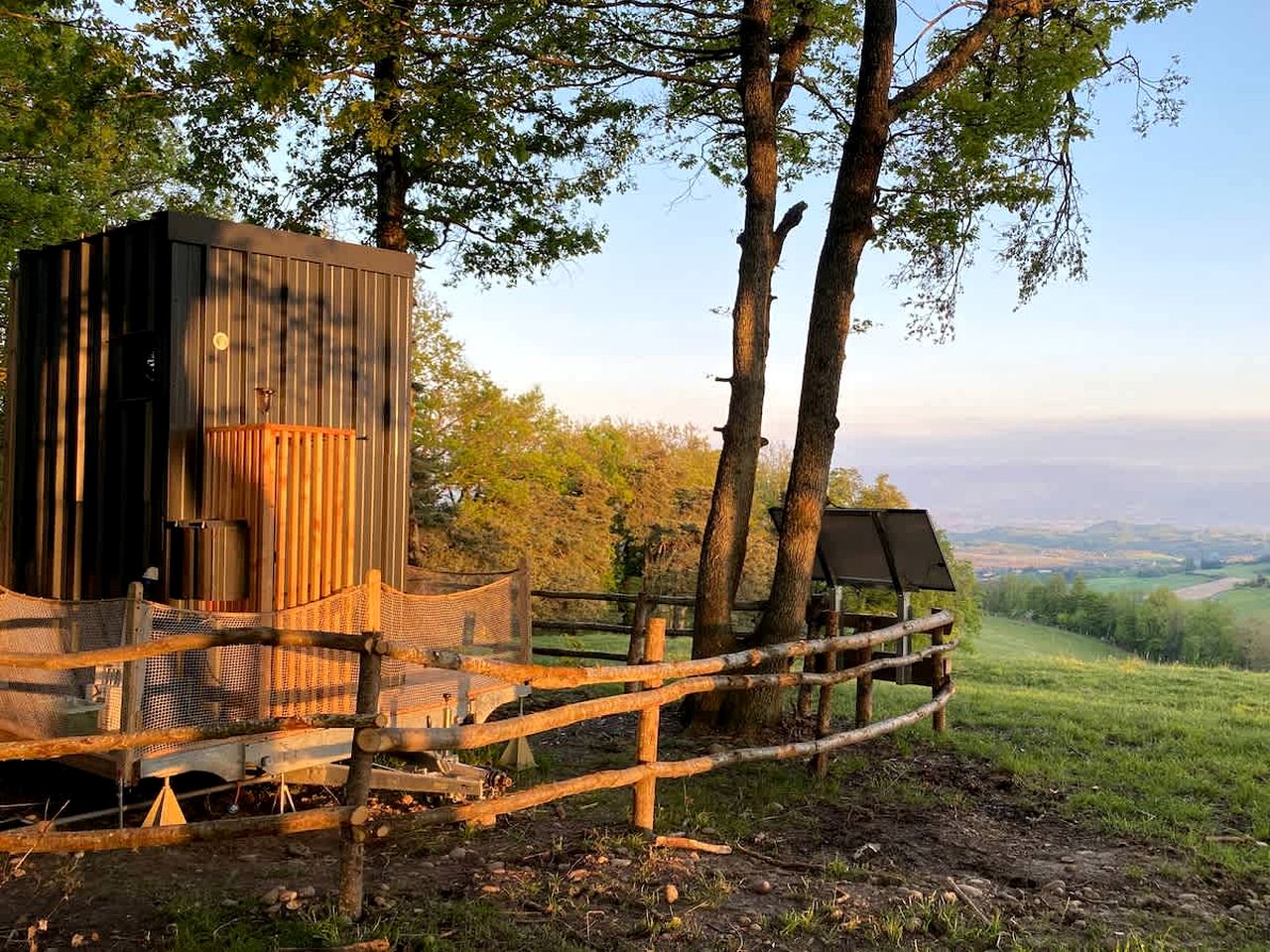 Eco-Friendly Tiny Home with Panoramic Mountain Views near Chambaran, Isère