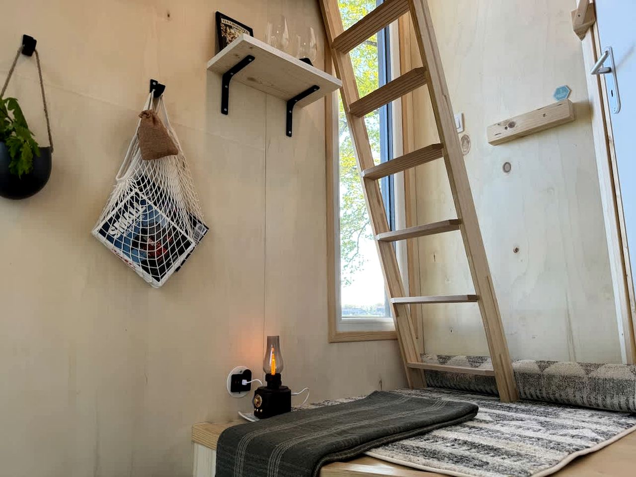 Eco-Friendly Tiny Home with Panoramic Mountain Views near Chambaran, Isère