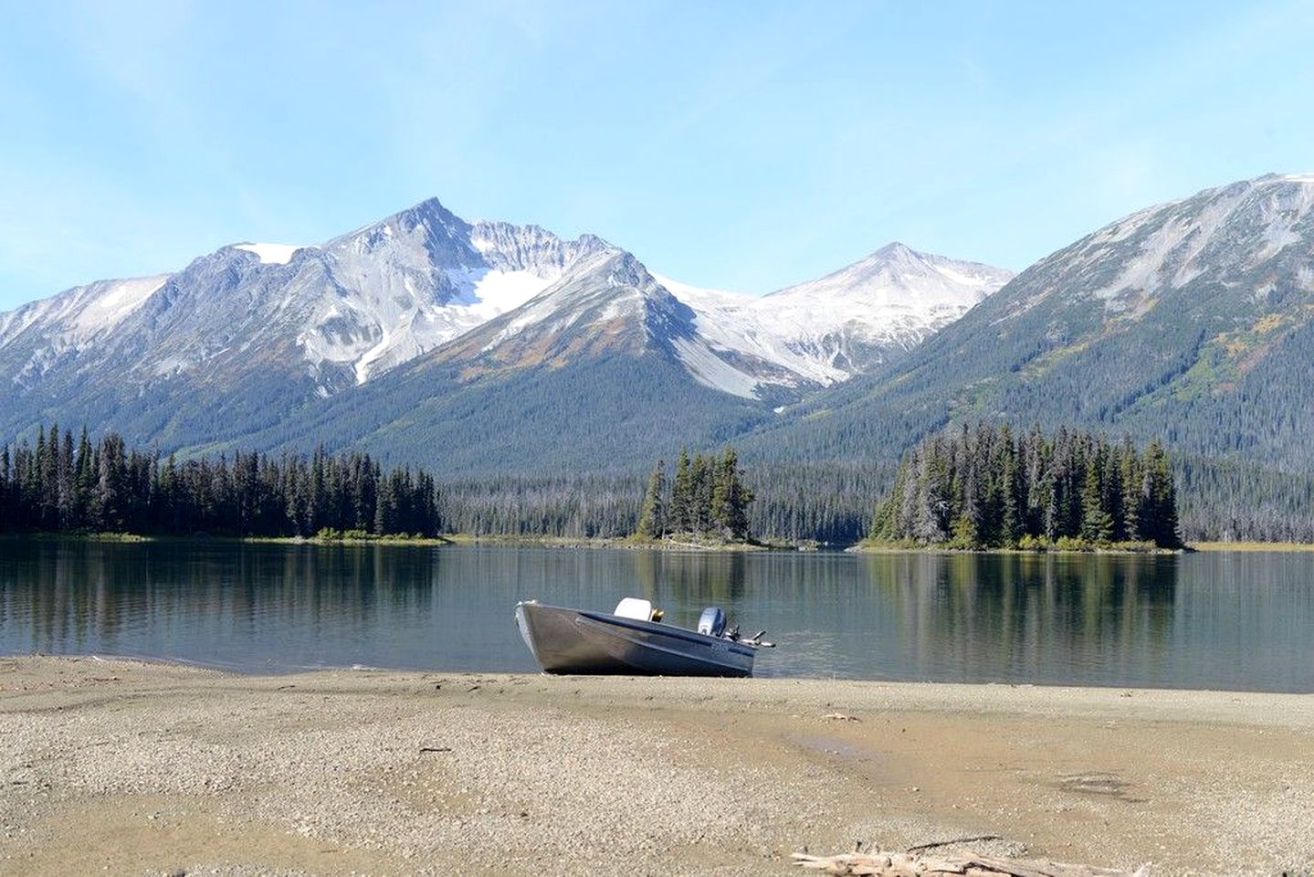 Secluded Lakeside Lodge Rental in North Tweedsmuir Park, British Columbia