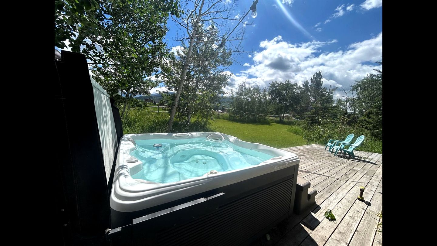 Charming Chalet with Teton Views and Hot Tub near Fishing in Driggs, Idaho