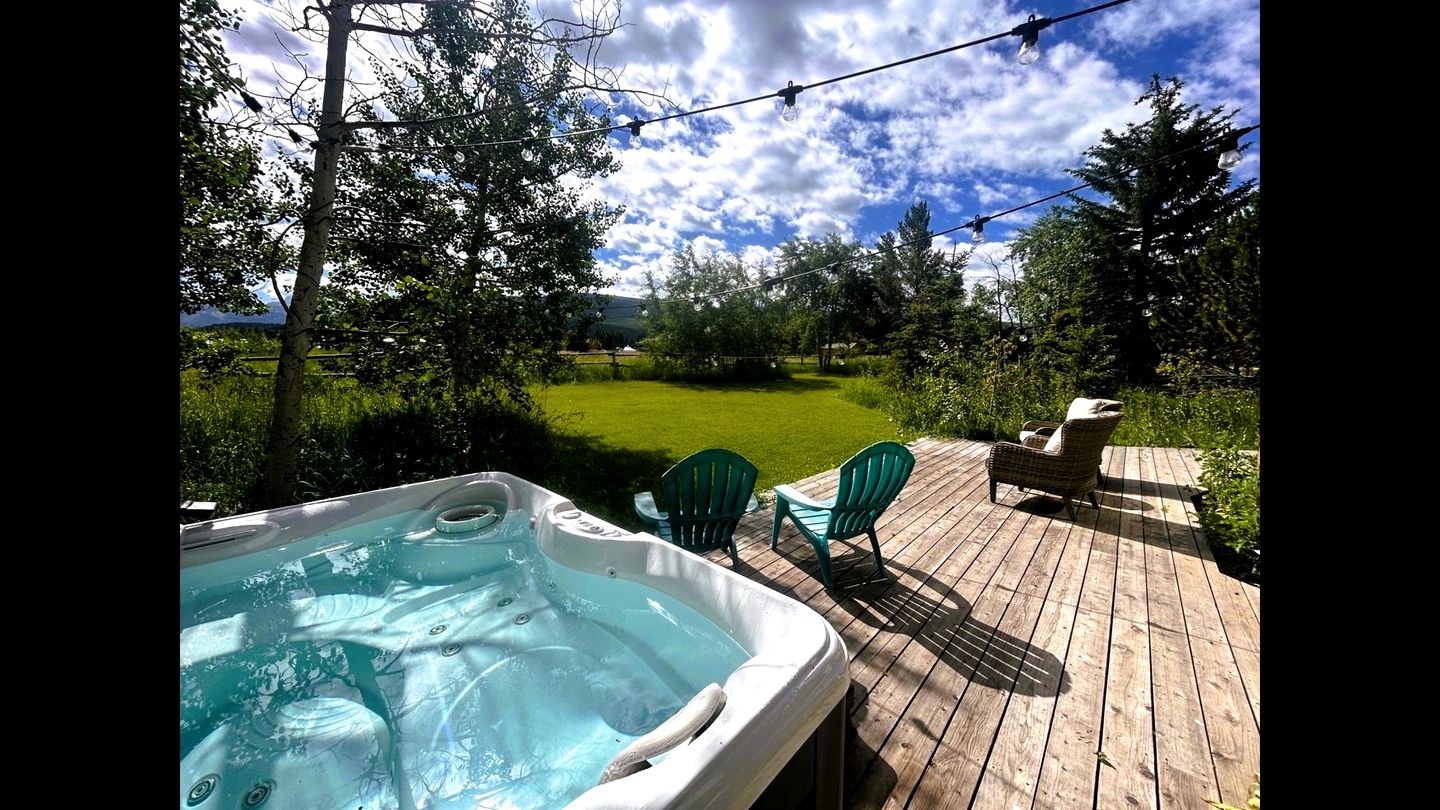 Charming Chalet with Teton Views and Hot Tub near Fishing in Driggs, Idaho