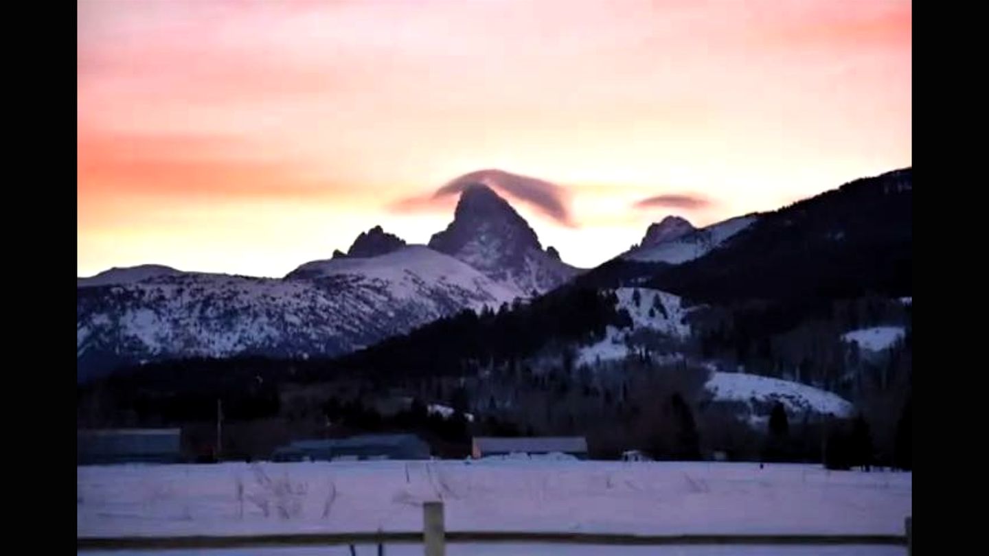Charming Chalet with Teton Views and Hot Tub near Fishing in Driggs, Idaho