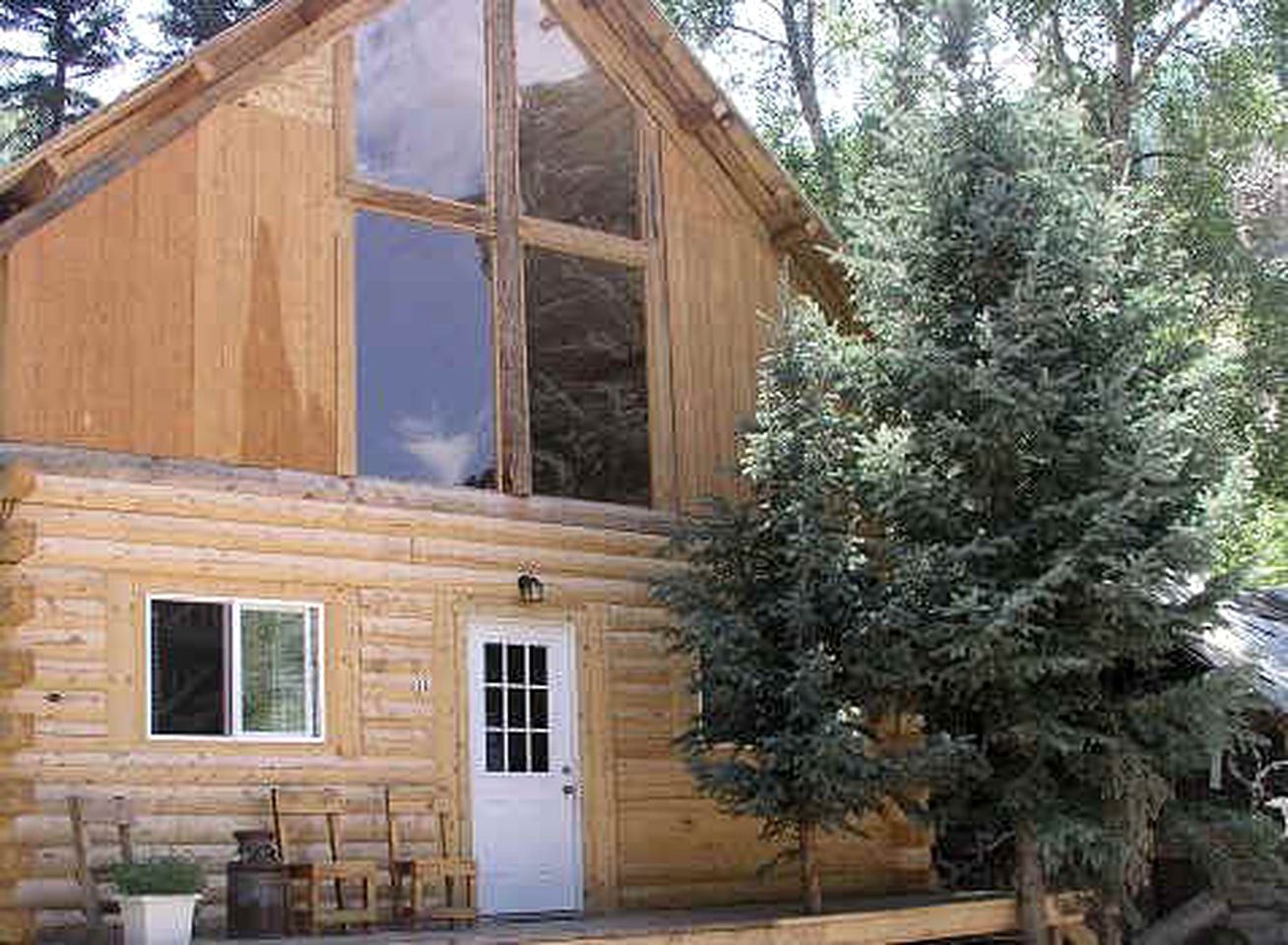 Adjoining Log Cabins for a Rural Group Getaway to the San Juan Mountains, Colorado