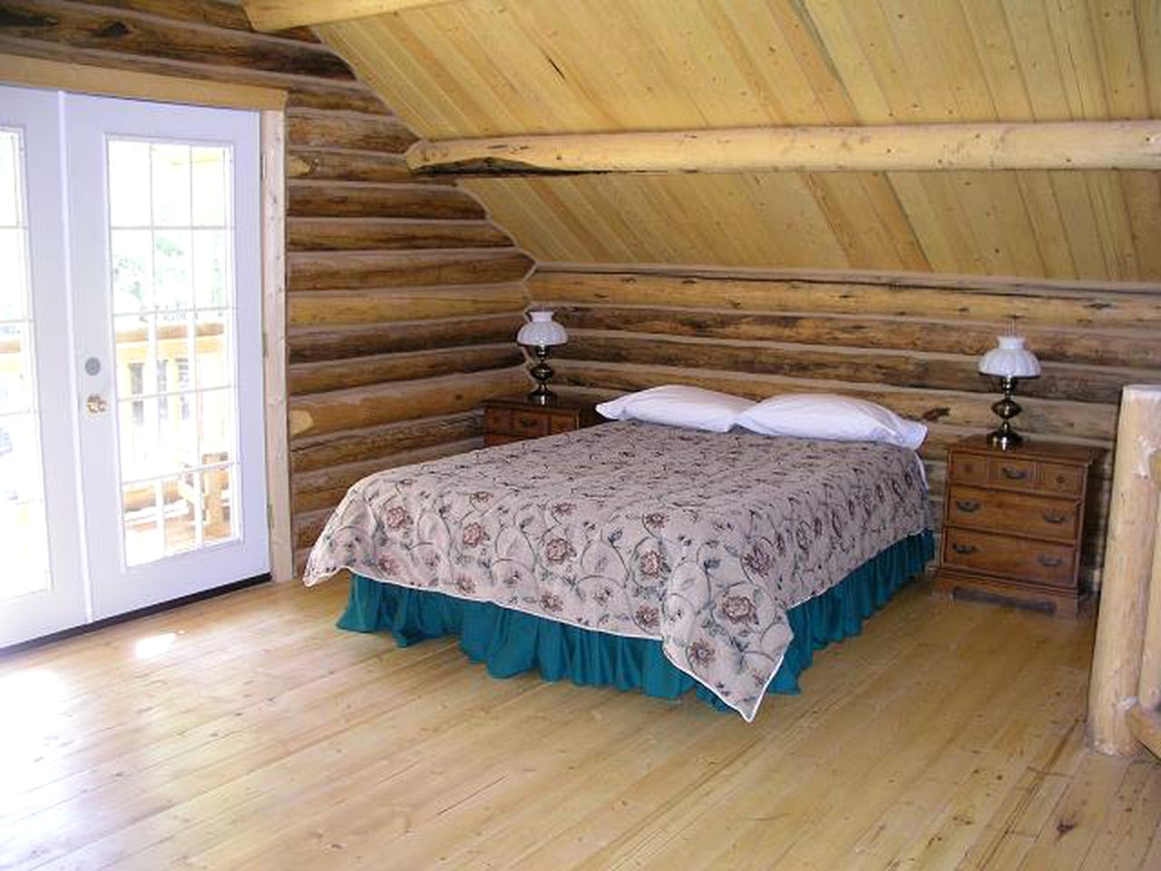 Spacious Log Cabin Rental with Woodland Views near Blue Mesa Reservoir, Colorado