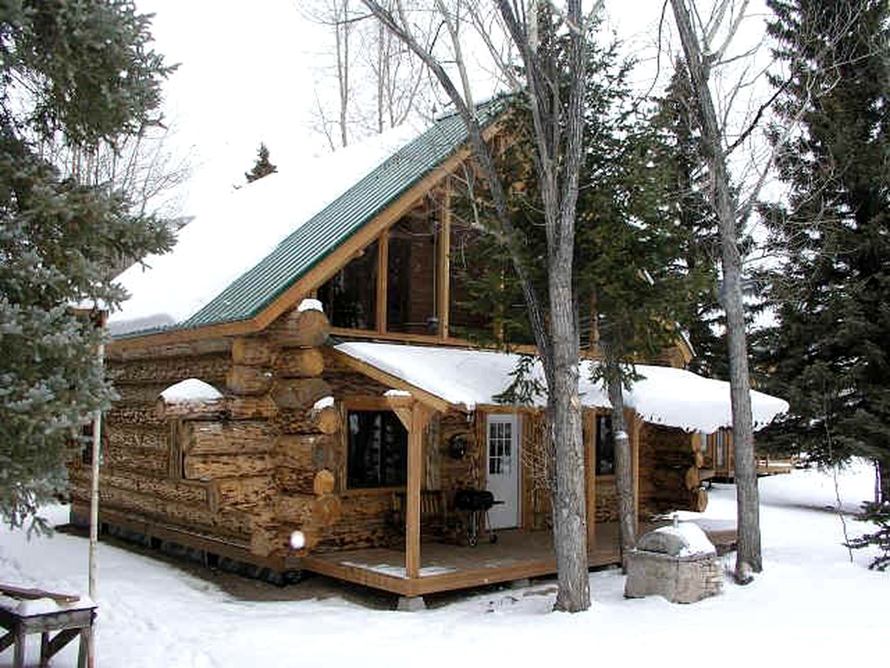 Mountain Log Cabin Rental for a Family Getaway near Powderhorn, Colorado