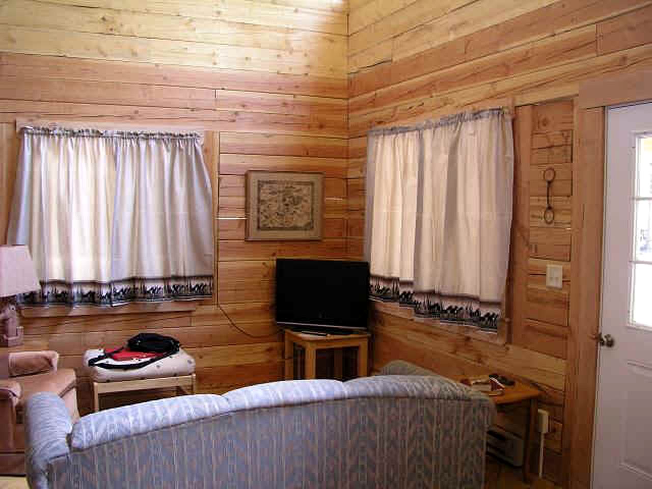 Family-Friendly Log Cabin Rental with a Private Porch near Gunnison, Colorado