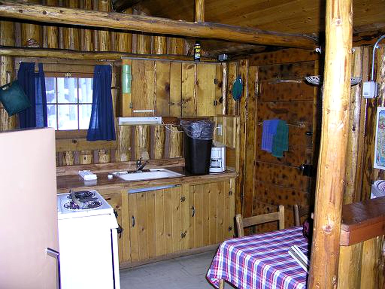 Romantic Cabin Rental with a Beautiful Log Interior near Cathedral, Colorado