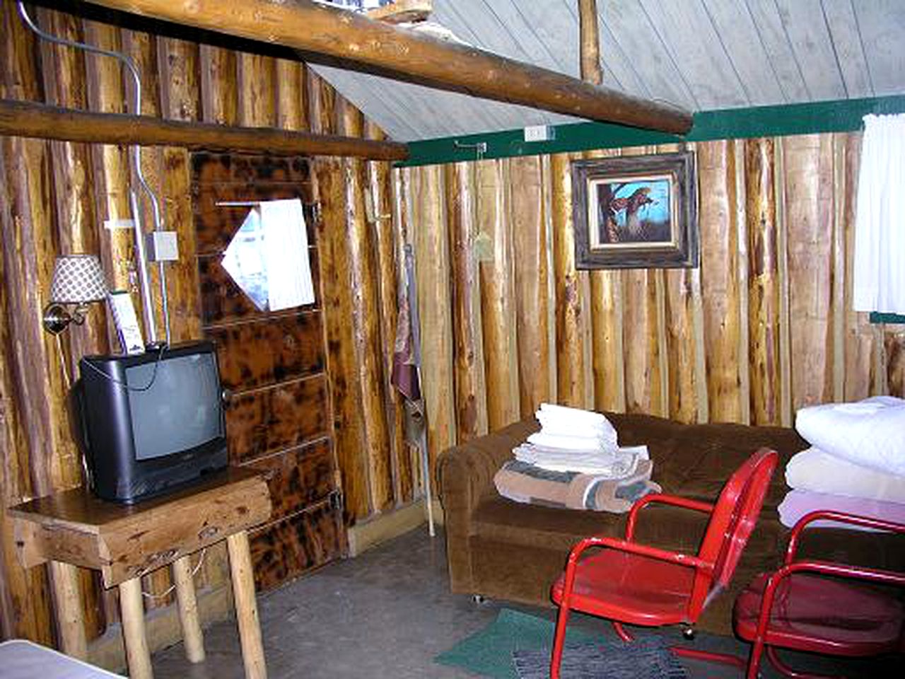 Romantic Cabin Rental with a Beautiful Log Interior near Cathedral, Colorado