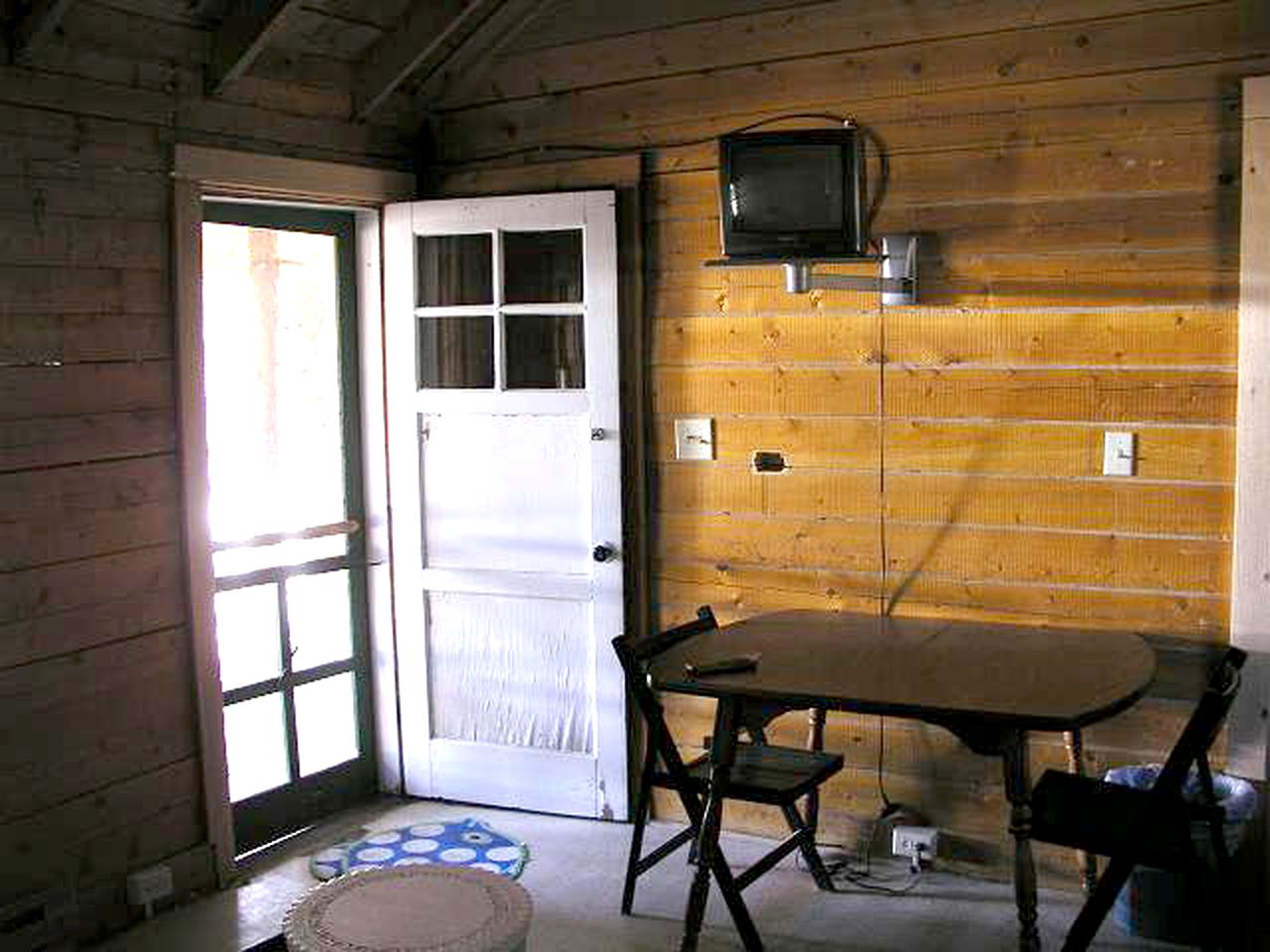 Vintage Log Cabin Rental Ideal for Families near Cannibal Plateau in Colorado