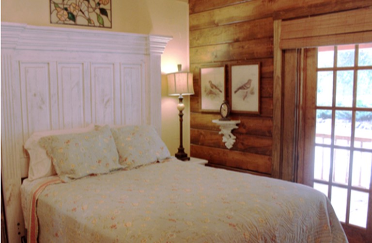 Cabins (Huntington, Texas, United States)