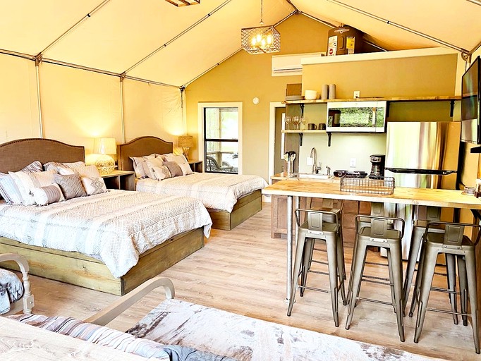 Tented Cabins (United States of America, Marion, Texas)