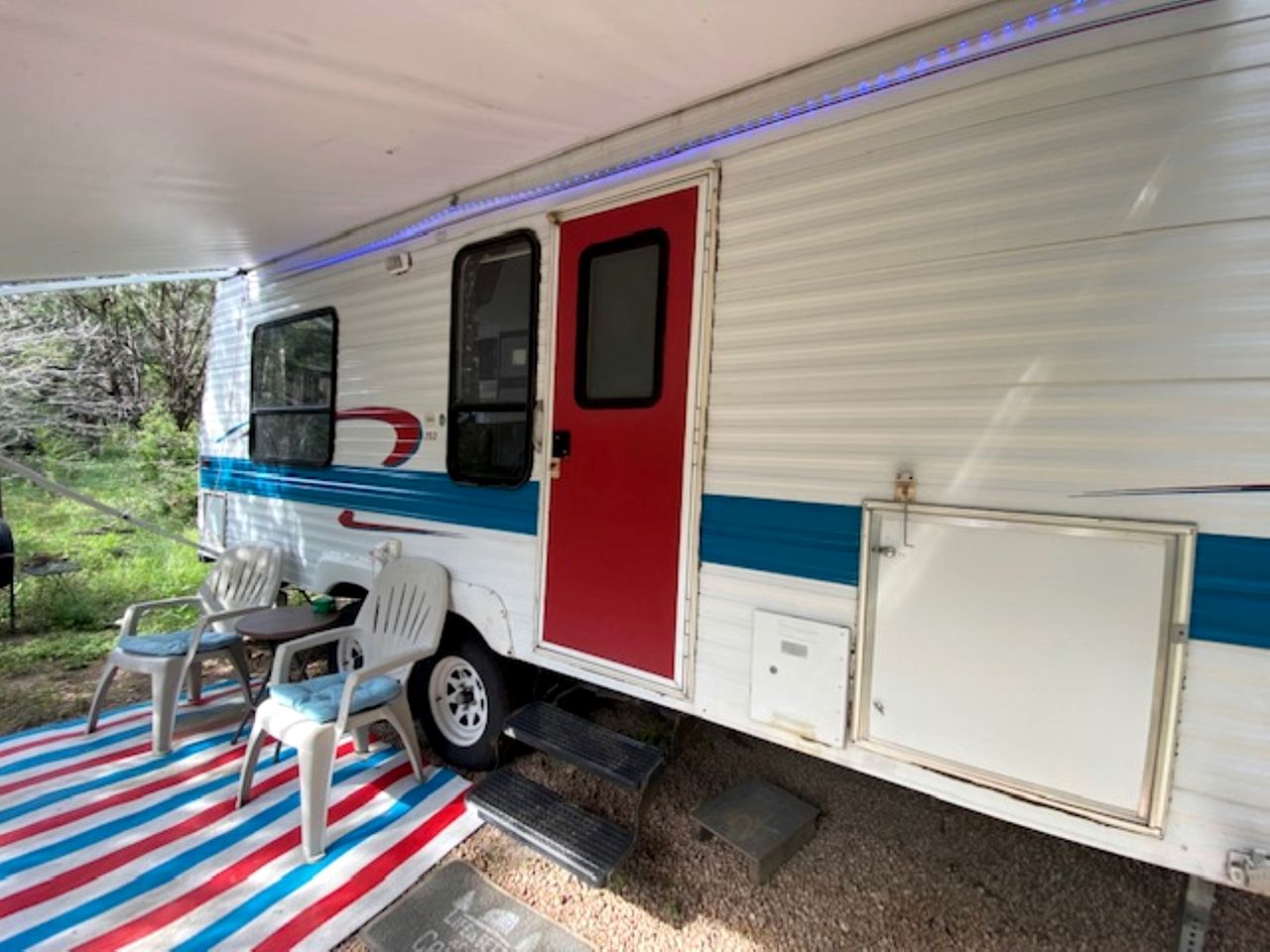Texas Hill Country Glamping Caravan for a Nature Escape near Hamilton Creek