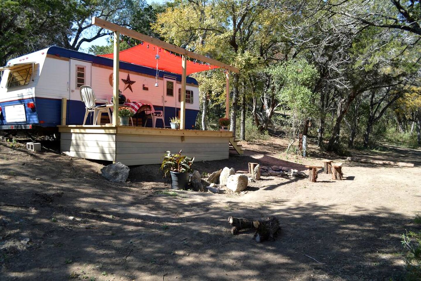 Texas Hill Country Vintage Caravan Glamping