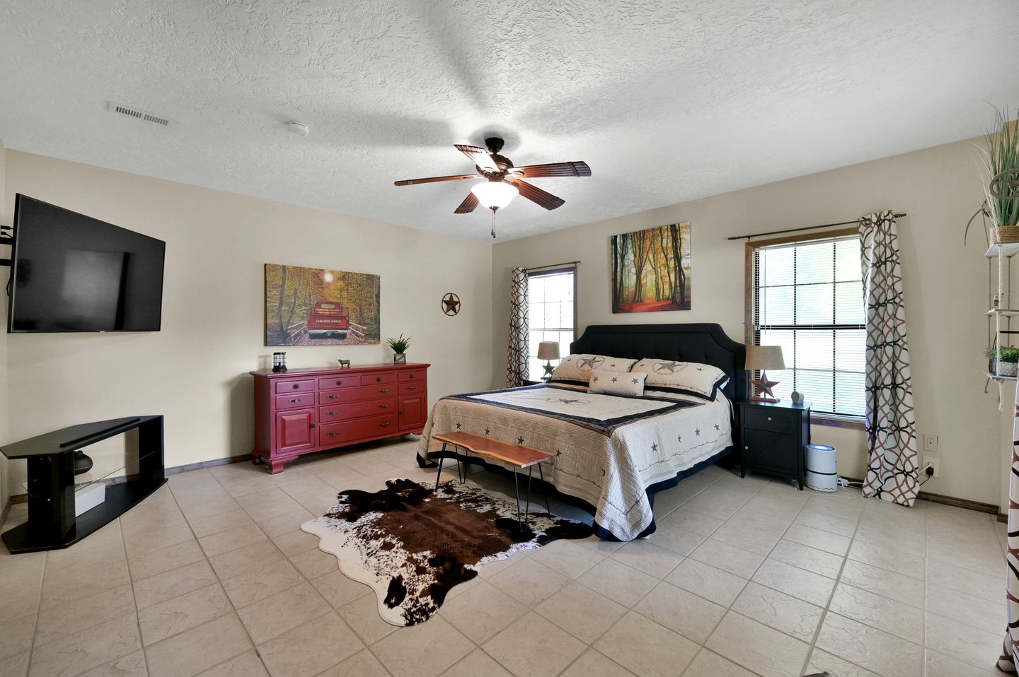 Spacious Texas Ranch Retreat with Cowboy Pool and Fire Pit Near Lake Livingston, Coldspring TX