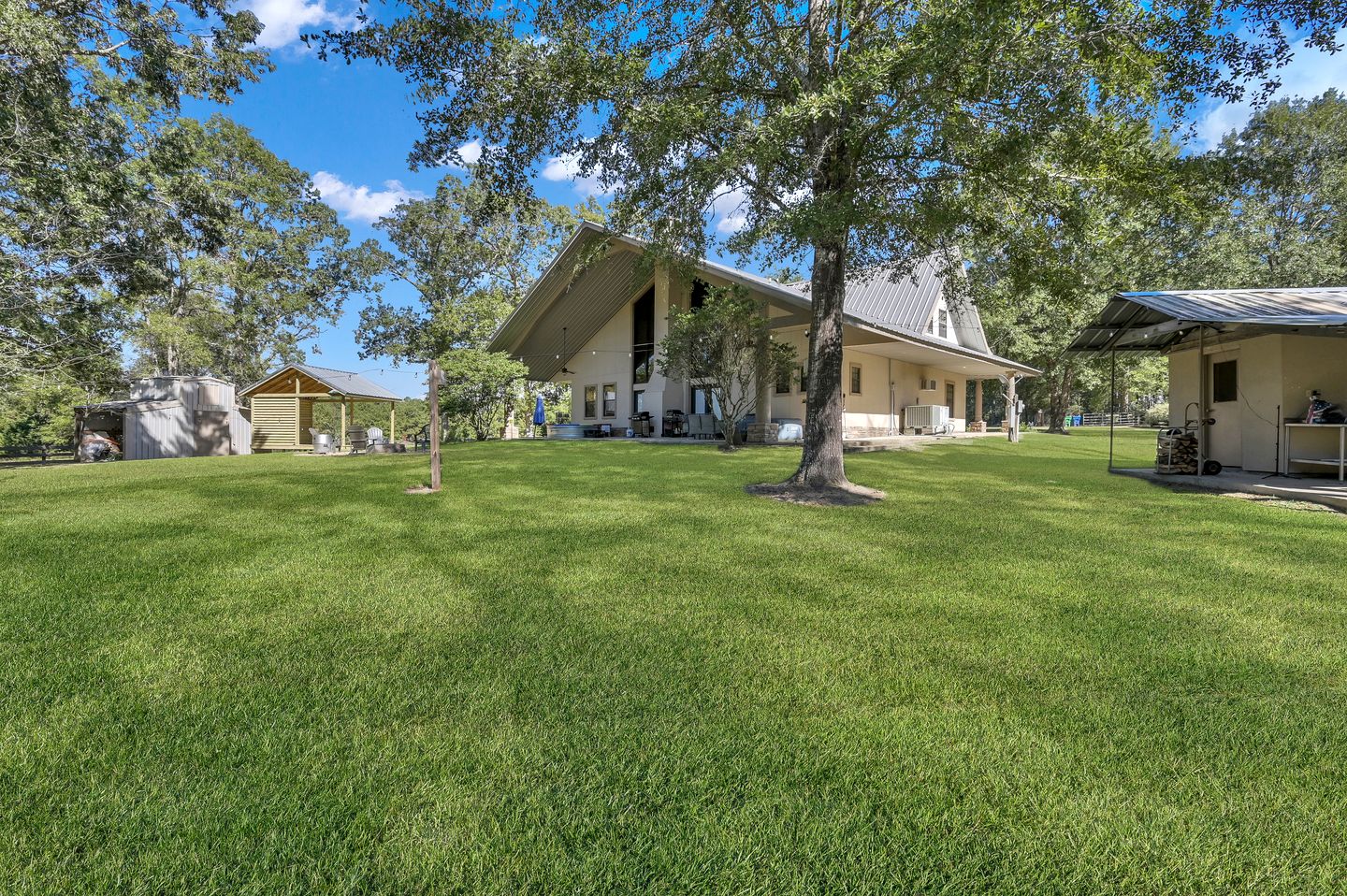 Spacious Texas Ranch Retreat with Cowboy Pool and Fire Pit Near Lake Livingston, Coldspring TX