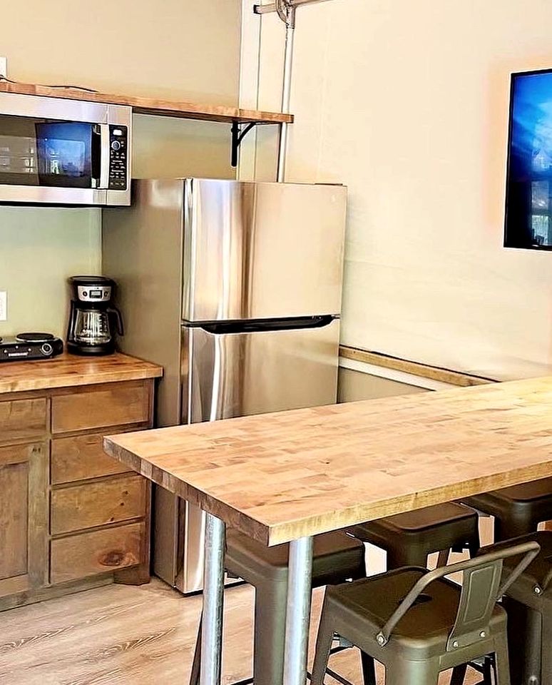 Texas Waterside Escape: Glamping Holiday in a Tented Cabin with Shared Comforts