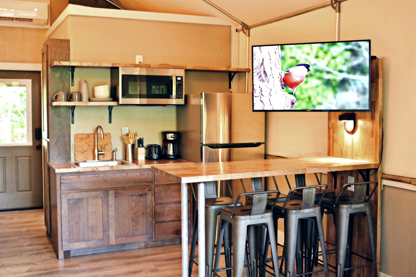 Texas Waterside Escape: Glamping Holiday in a Tented Cabin with Shared Comforts