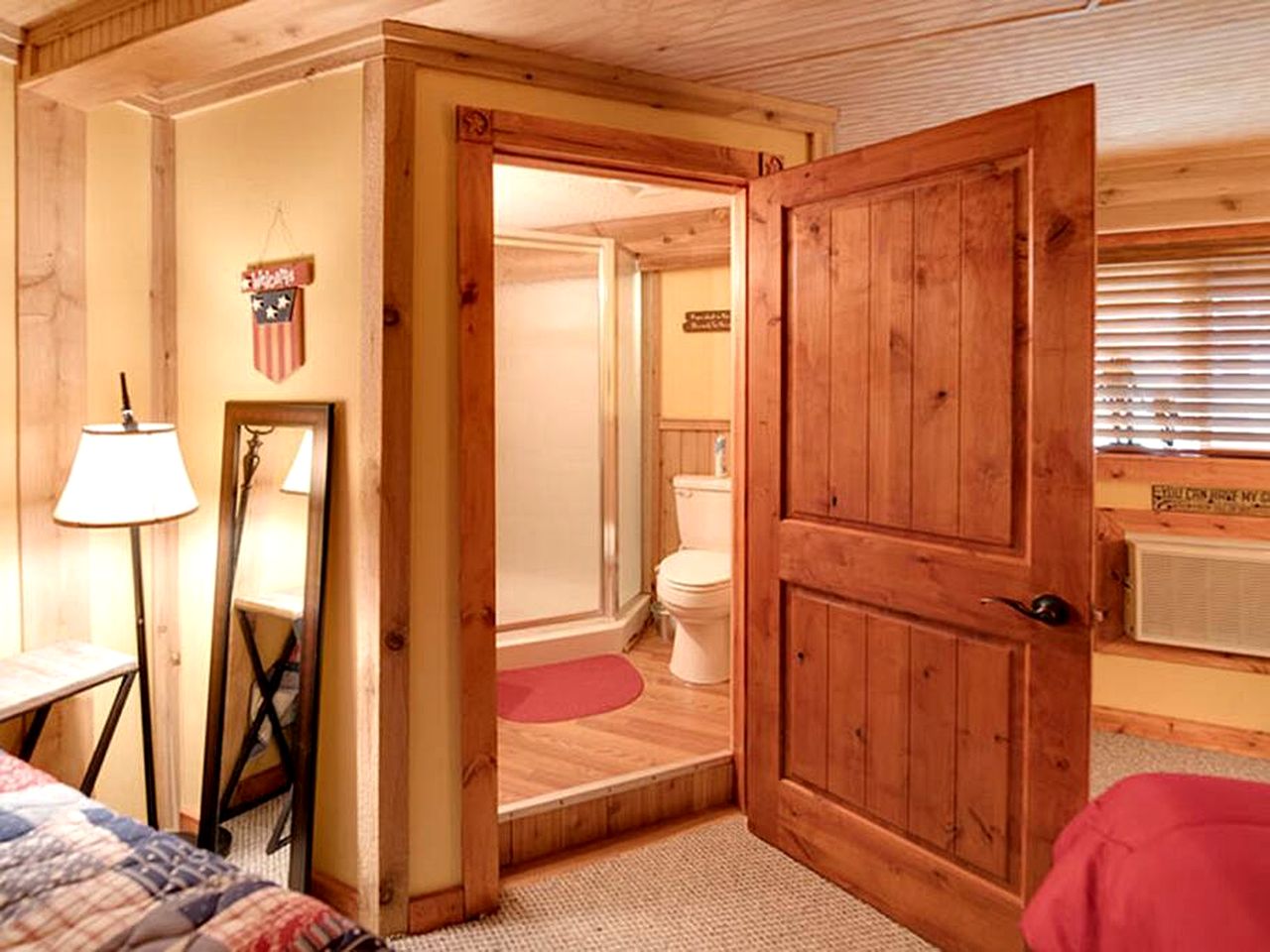 Outstanding Cozy Cabin at Texas Y'all