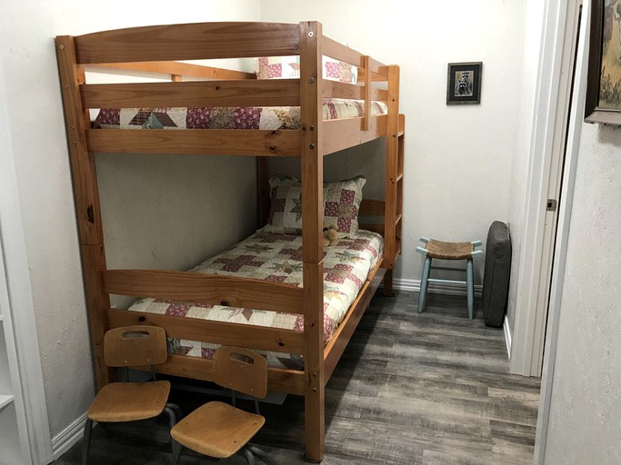 Cabins (Sadler, Texas, United States)