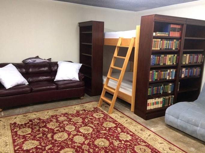 Cabins (Sadler, Texas, United States)