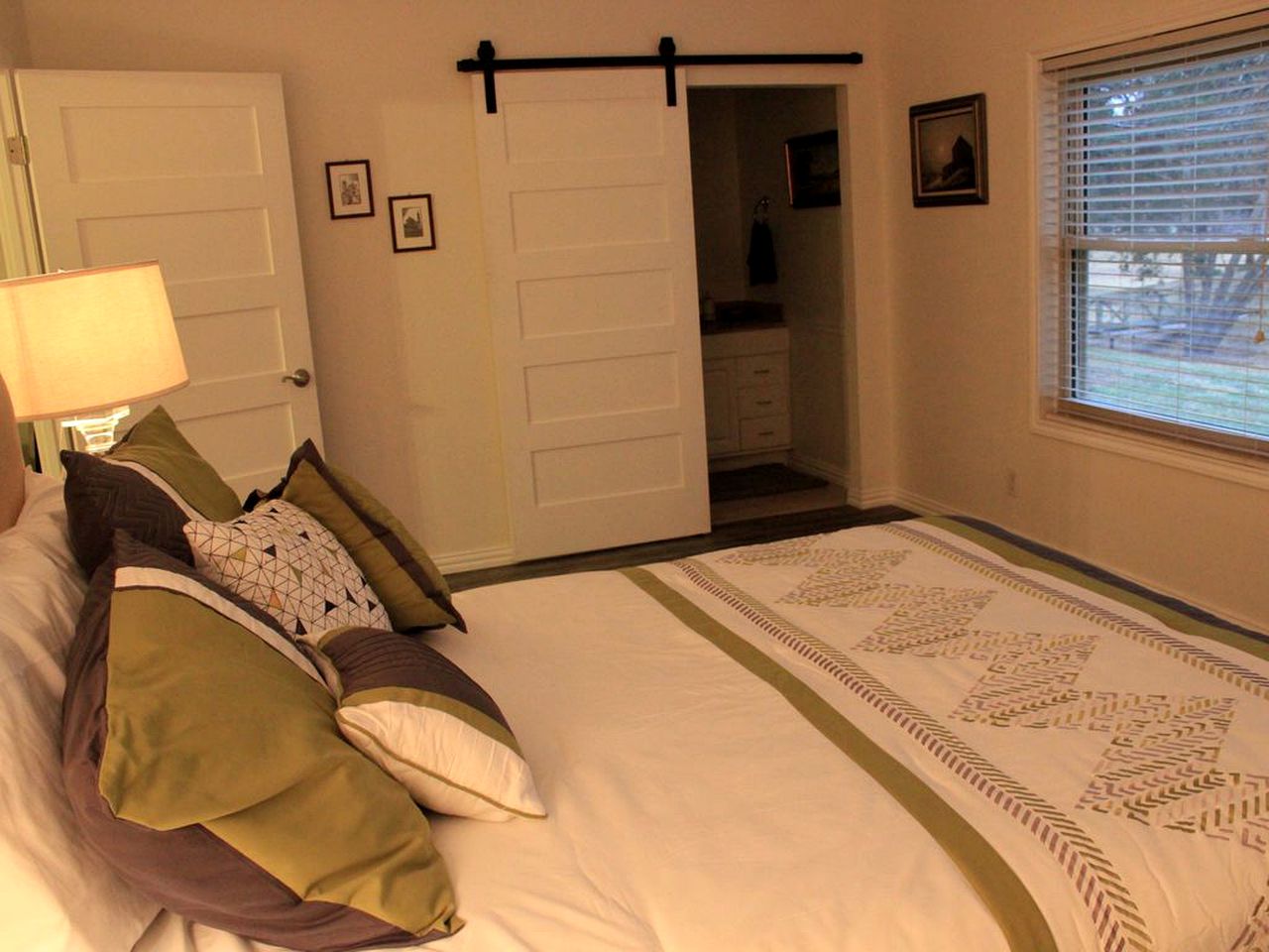 Charming Cabin Rental near Lake Texoma in Sadler, Texas