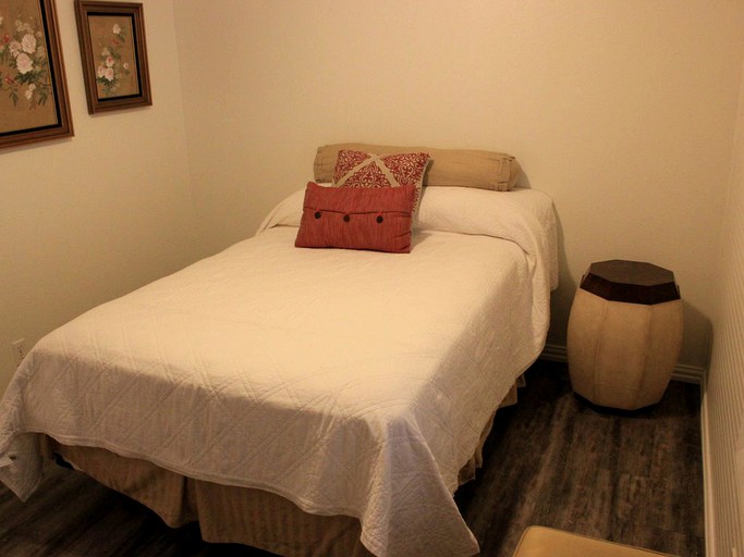 Cabins (Sadler, Texas, United States)