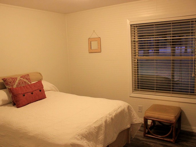 Cabins (Sadler, Texas, United States)