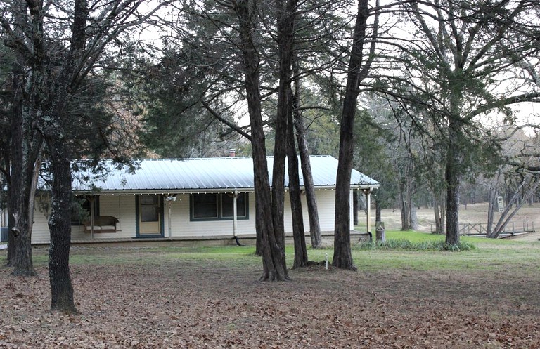 Cabins (Sadler, Texas, United States)