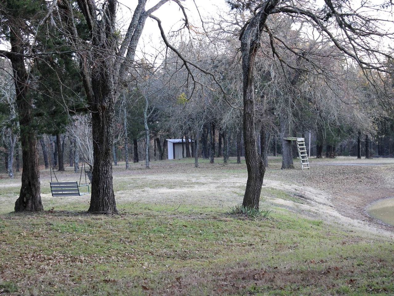Charming Cabin Rental near Lake Texoma in Sadler, Texas