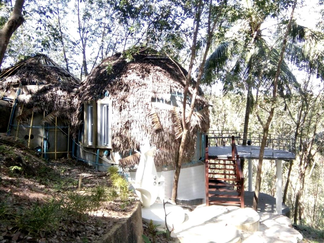 Modern Hut Accommodation with a Private Deck in Than Sadet Waterfall National Park, Thailand