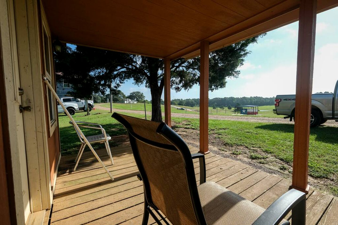 Pet-Friendly Retro Retreat: Reconnect Under the Stars in a Vintage Cabin in Texas