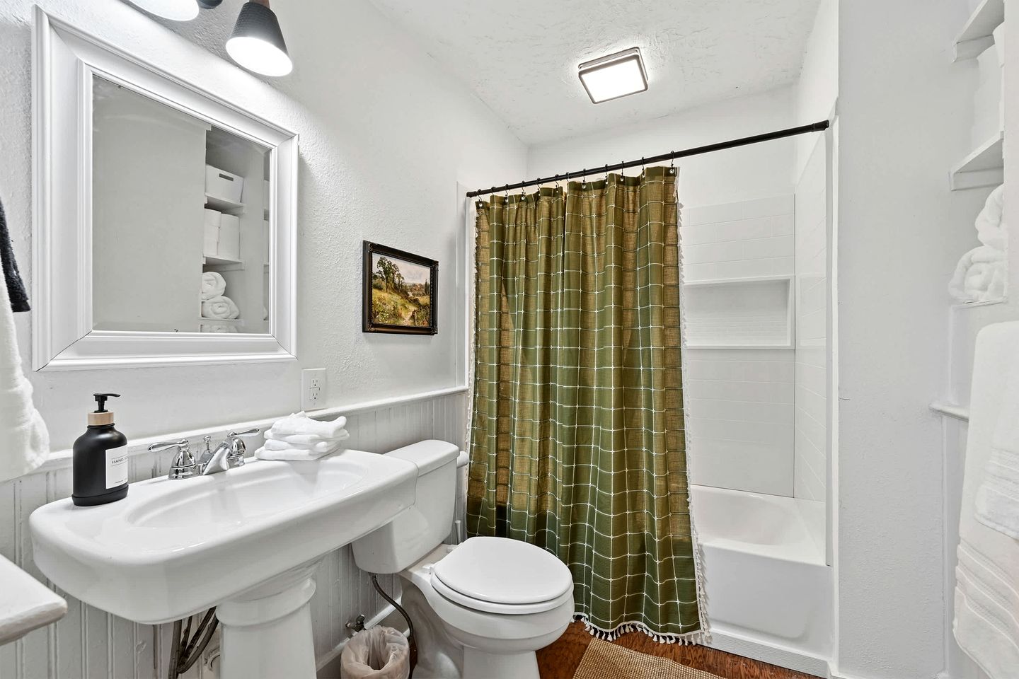 Cozy & Spacious Retreat with Fire Pit and Outdoor Lounge in Siloam Springs, Arkansas