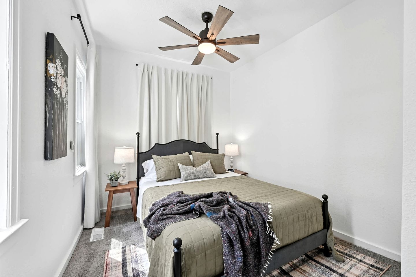 Cozy & Spacious Retreat with Fire Pit and Outdoor Lounge in Siloam Springs, Arkansas