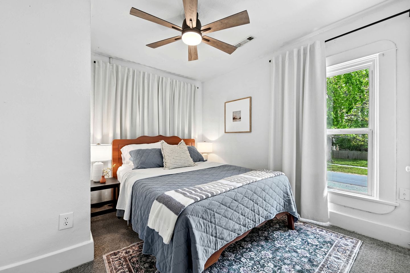 Cozy & Spacious Retreat with Fire Pit and Outdoor Lounge in Siloam Springs, Arkansas