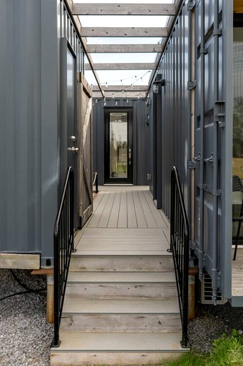 Containers (Canada, Prince Edward, Ontario)